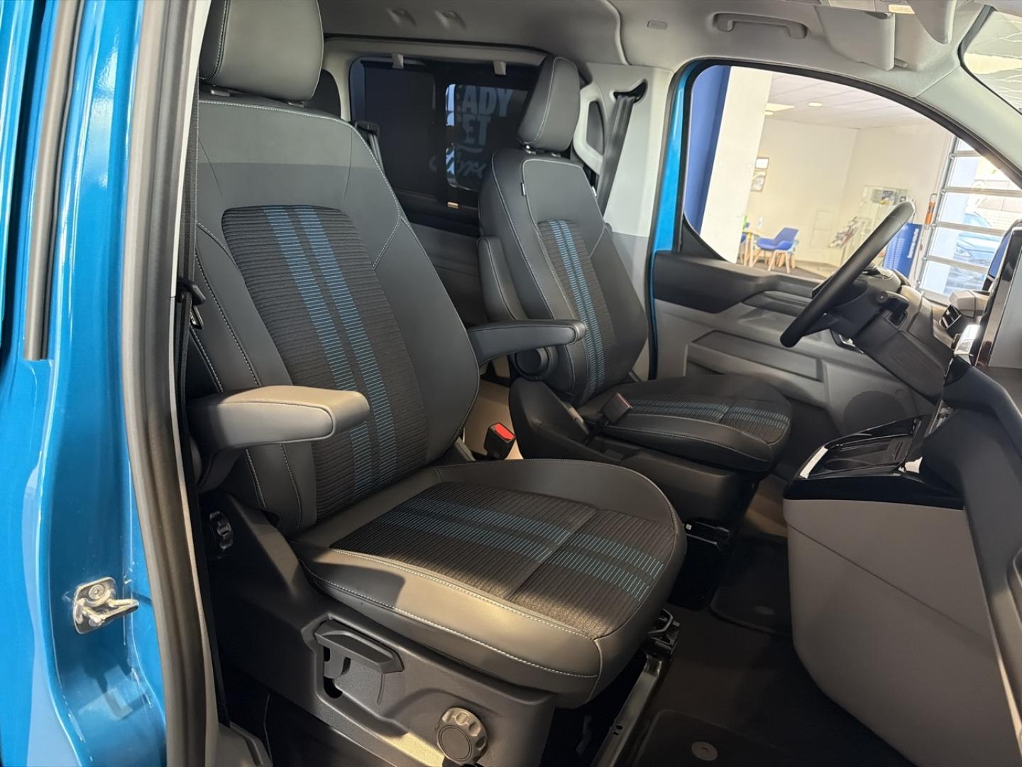 Image FORD Transit Custom Fg 320 L1H1 2.5 Duratec 232ch Hybride recheargeable Cabine Approfondie Sport CVT