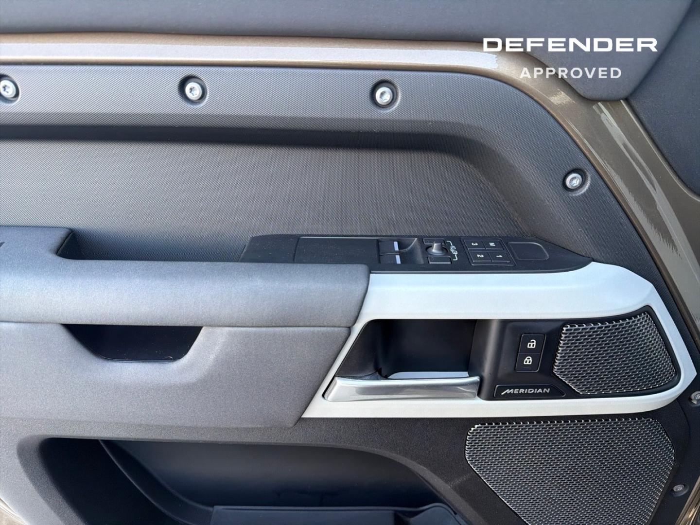 Image LAND-ROVER Defender 110 3.0 D250 Hard Top S