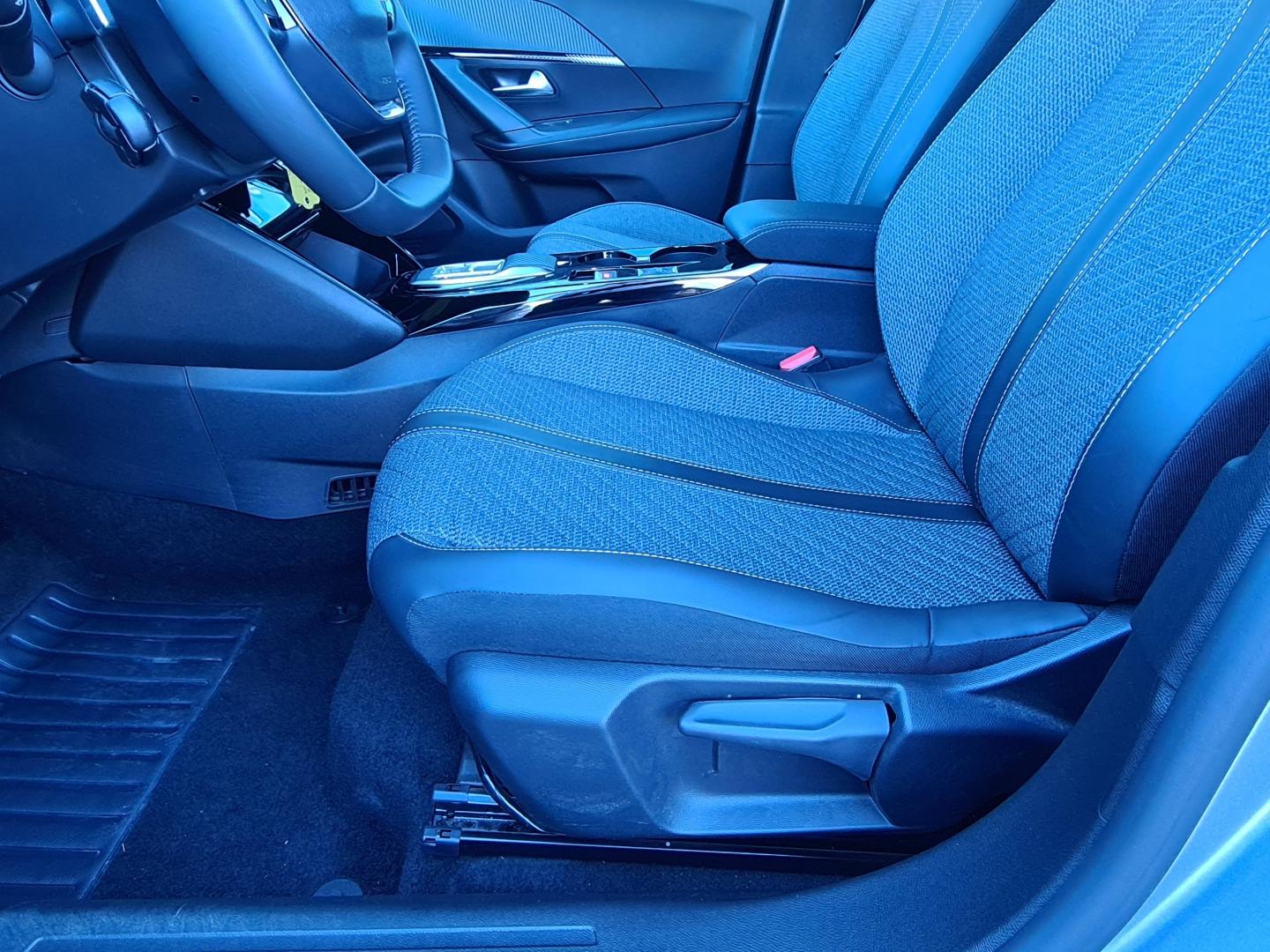 Image PEUGEOT 2008 1.2 Hybrid 136ch Allure e-DCS6