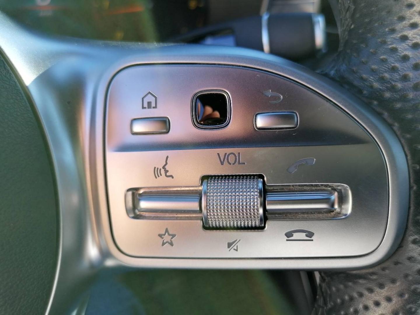Image MERCEDES-BENZ Classe C 200 d 160ch AMG Line 9G-Tronic