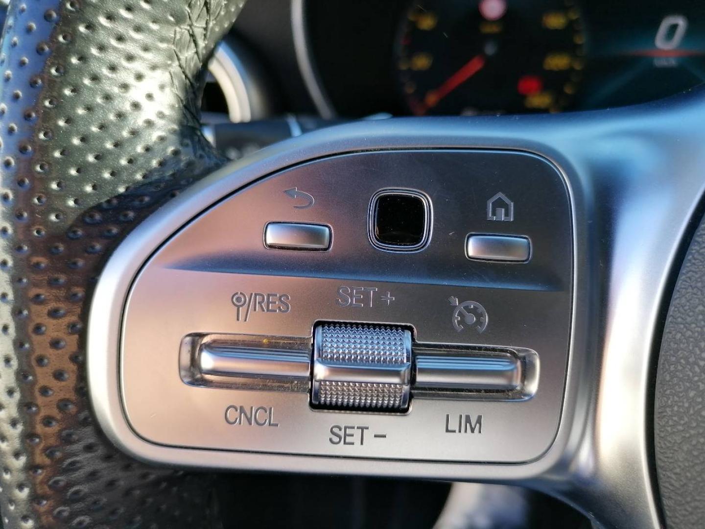 Image MERCEDES-BENZ Classe C 200 d 160ch AMG Line 9G-Tronic