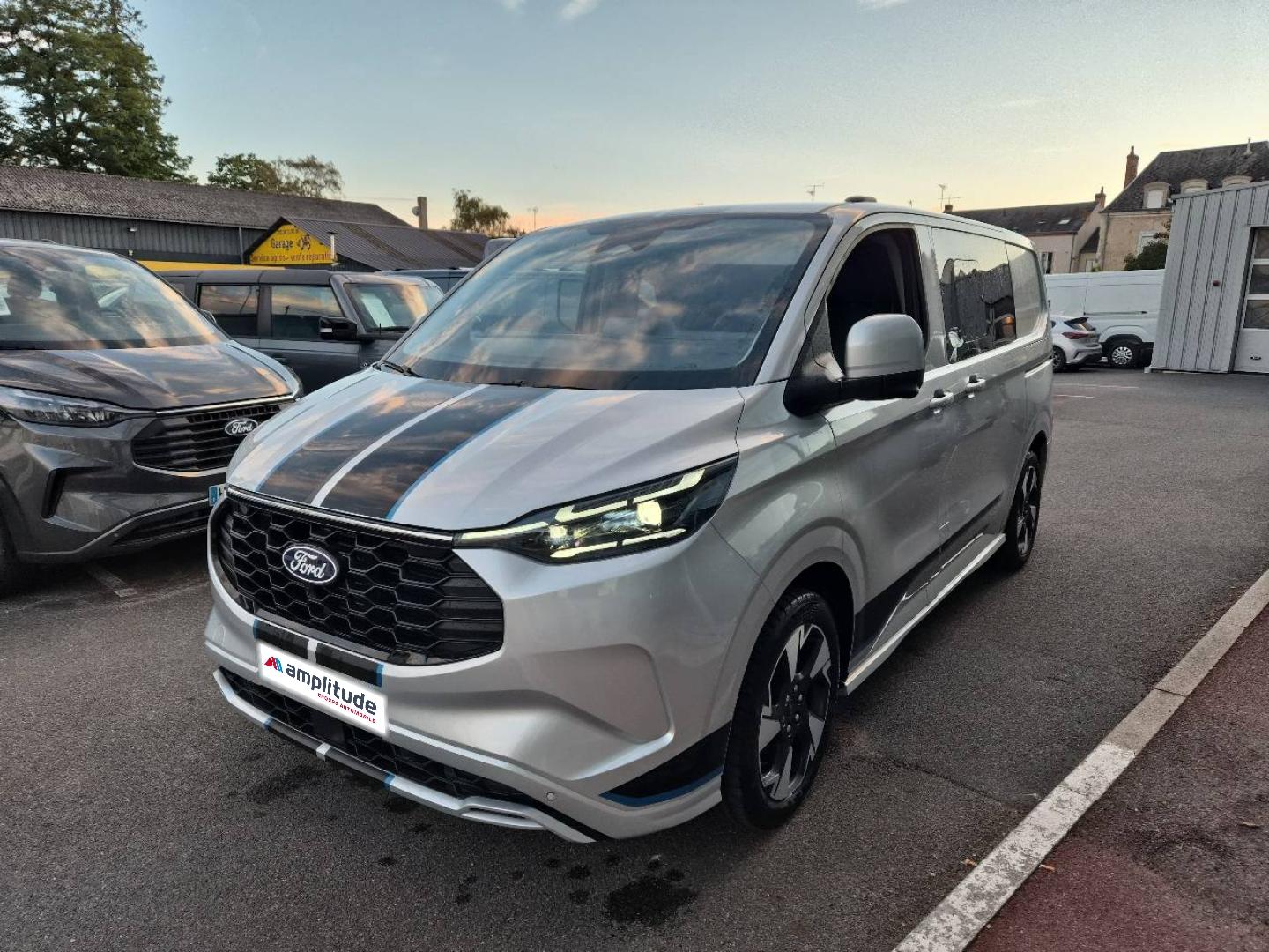Photo FORD Transit Custom Fg 320 L1H1 2.5 Duratec 232ch Hybride recheargeable Cabine Approfondie Sport CVT