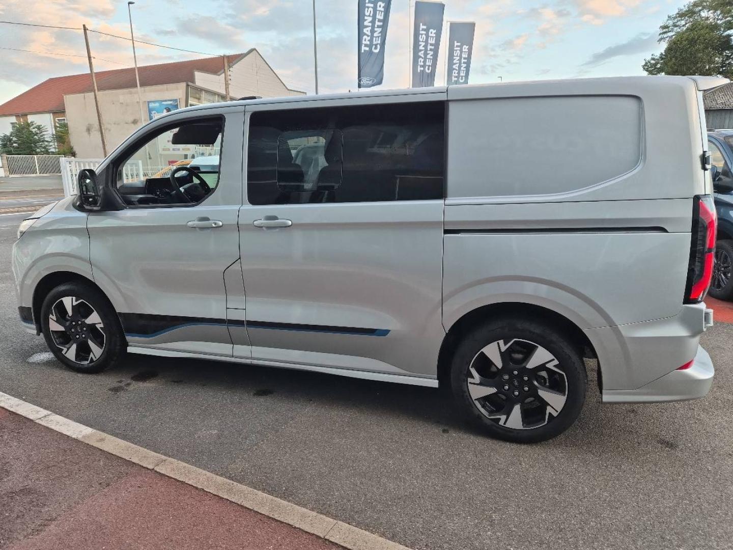 Image FORD Transit Custom Fg 320 L1H1 2.5 Duratec 232ch Hybride recheargeable Cabine Approfondie Sport CVT