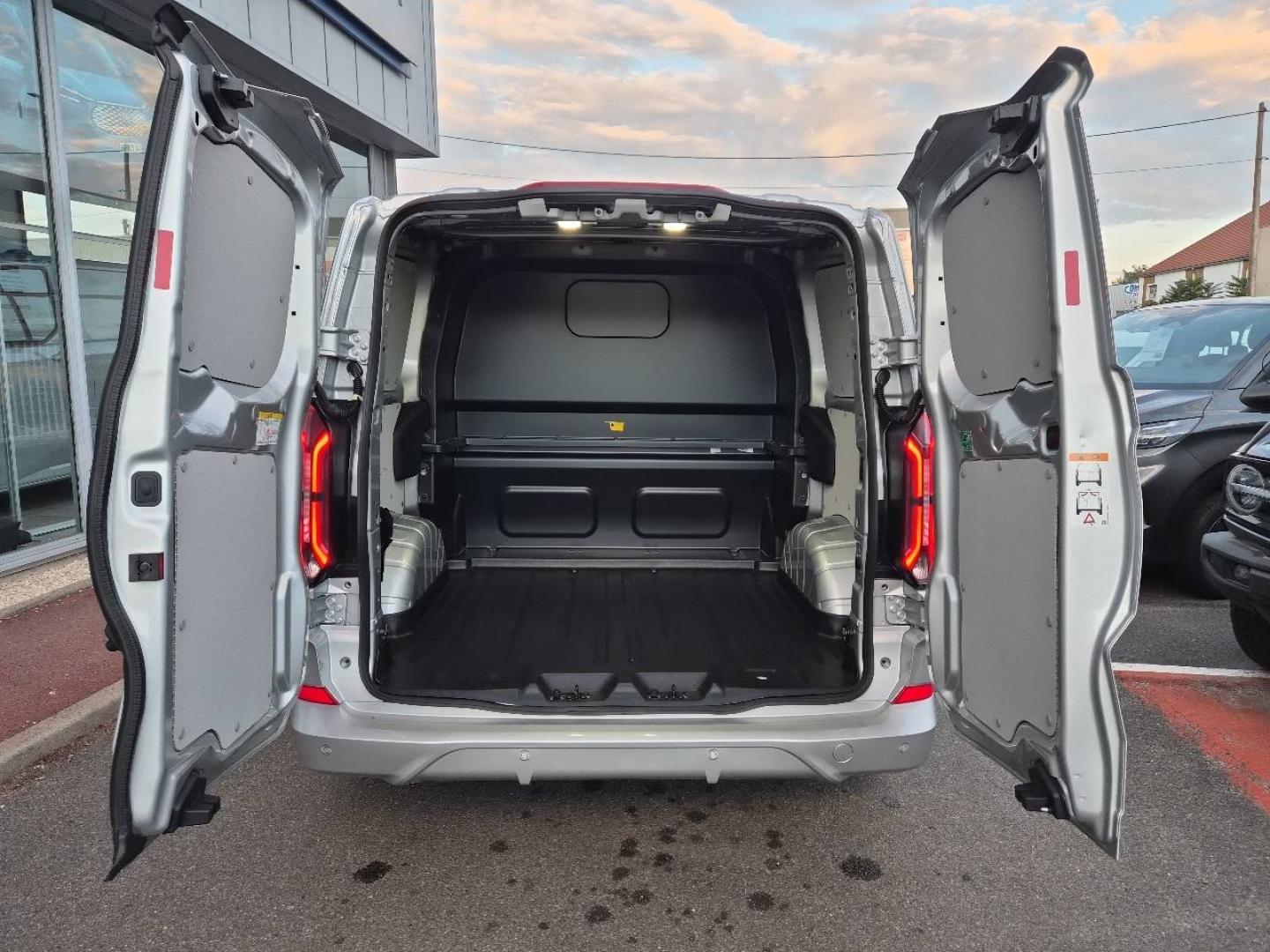 Image FORD Transit Custom Fg 320 L1H1 2.5 Duratec 232ch Hybride recheargeable Cabine Approfondie Sport CVT