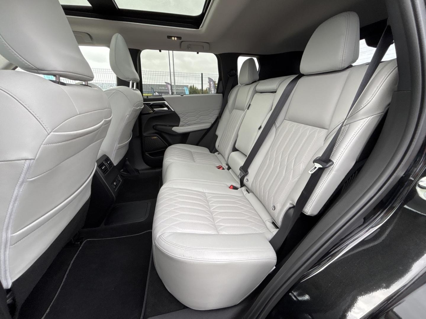 Image MITSUBISHI Outlander 2.4 PHEV 306ch Instyle 4WD