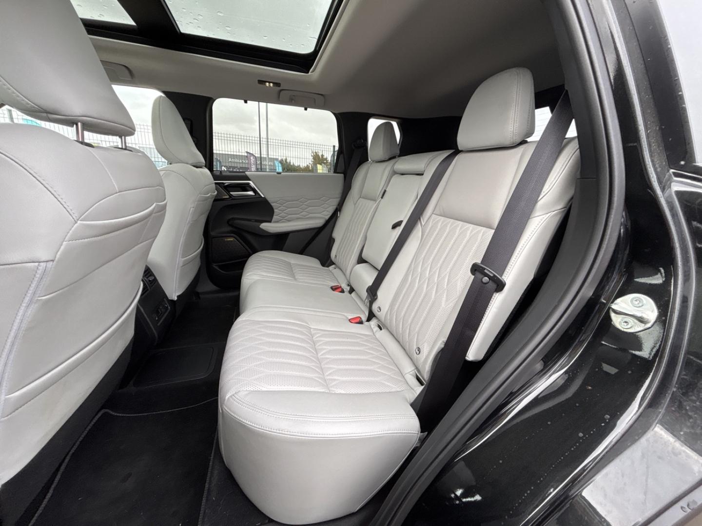 Image MITSUBISHI Outlander 2.4 PHEV 306ch Instyle 4WD