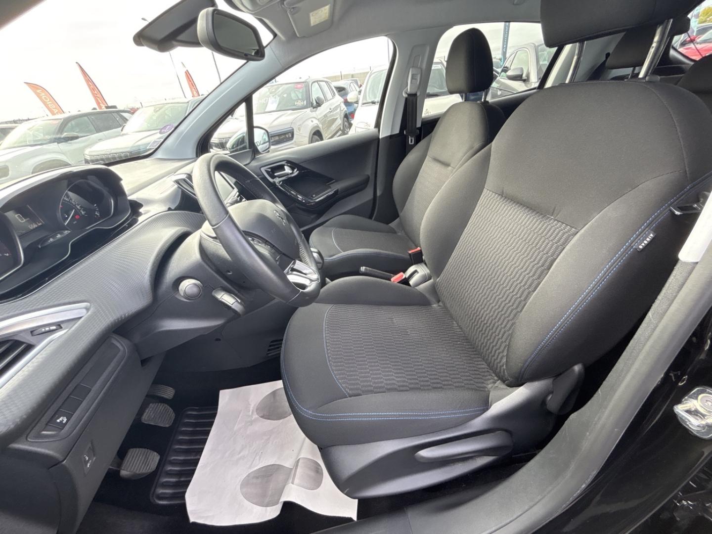 Image PEUGEOT 208 1.2 PureTech 82ch Style 5p