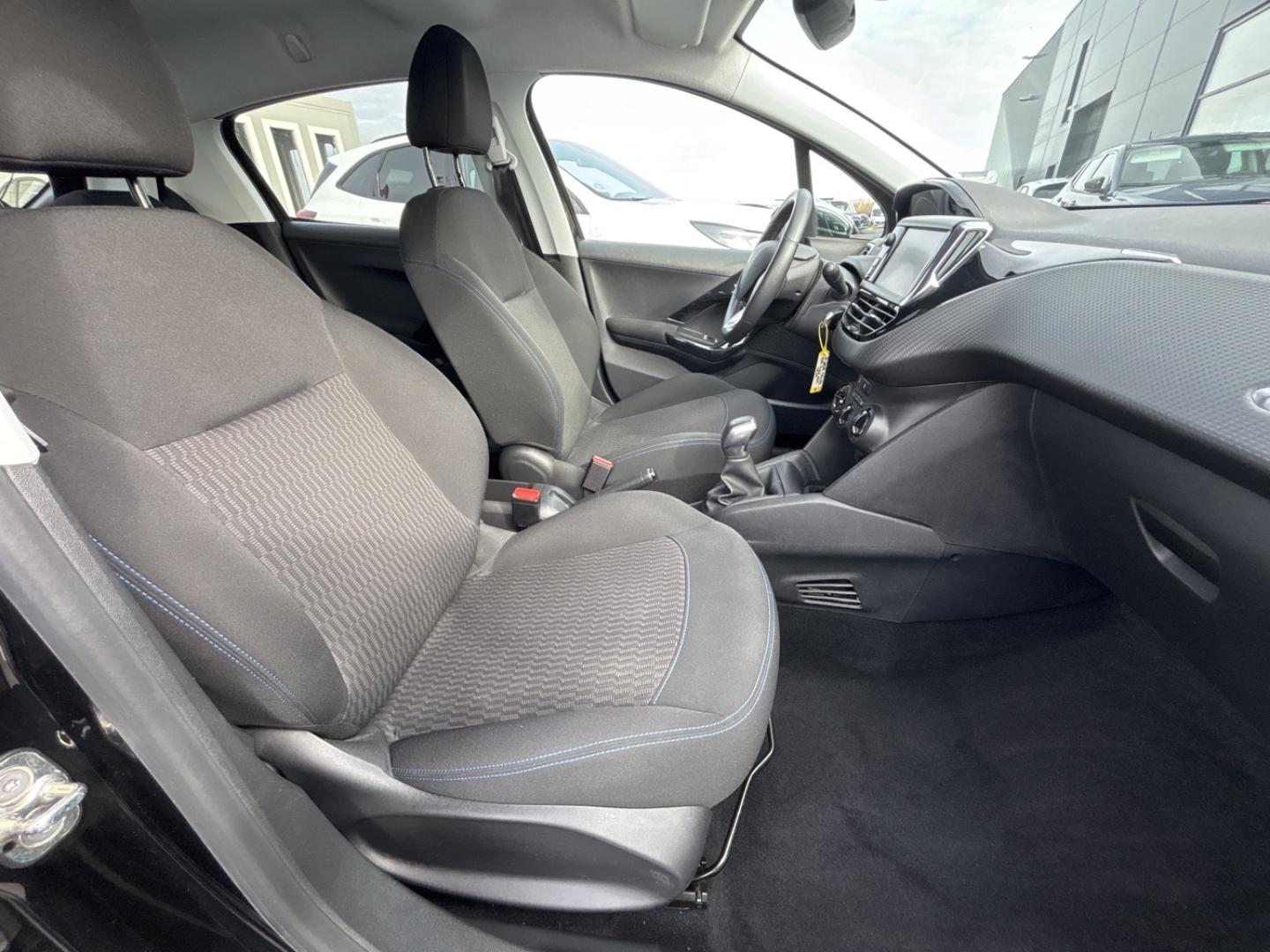 Image PEUGEOT 208 1.2 PureTech 82ch Style 5p