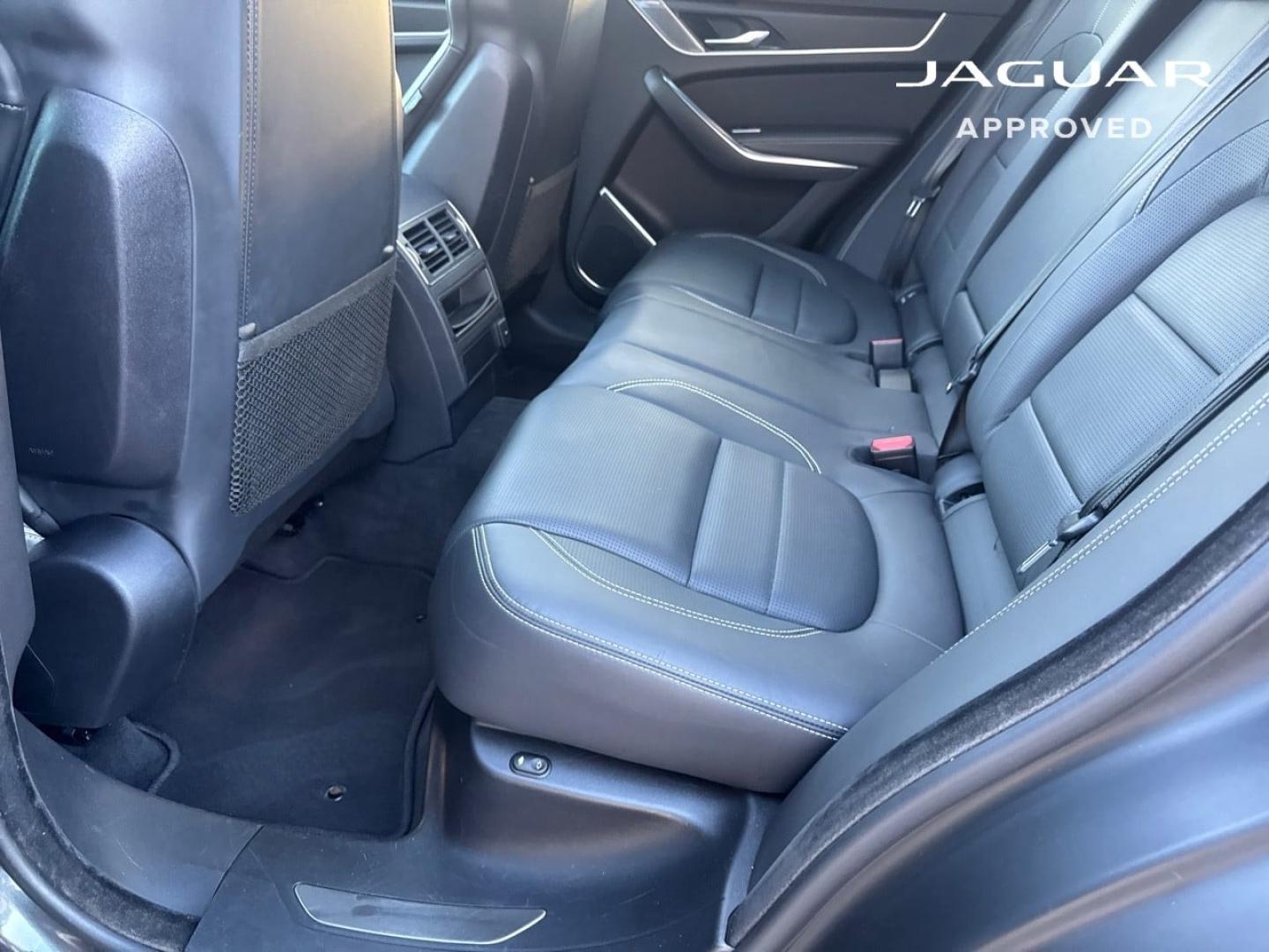Image JAGUAR F-Pace P400e Plug-in-Hybrid R-Dynamic HSE BVA8 AWD