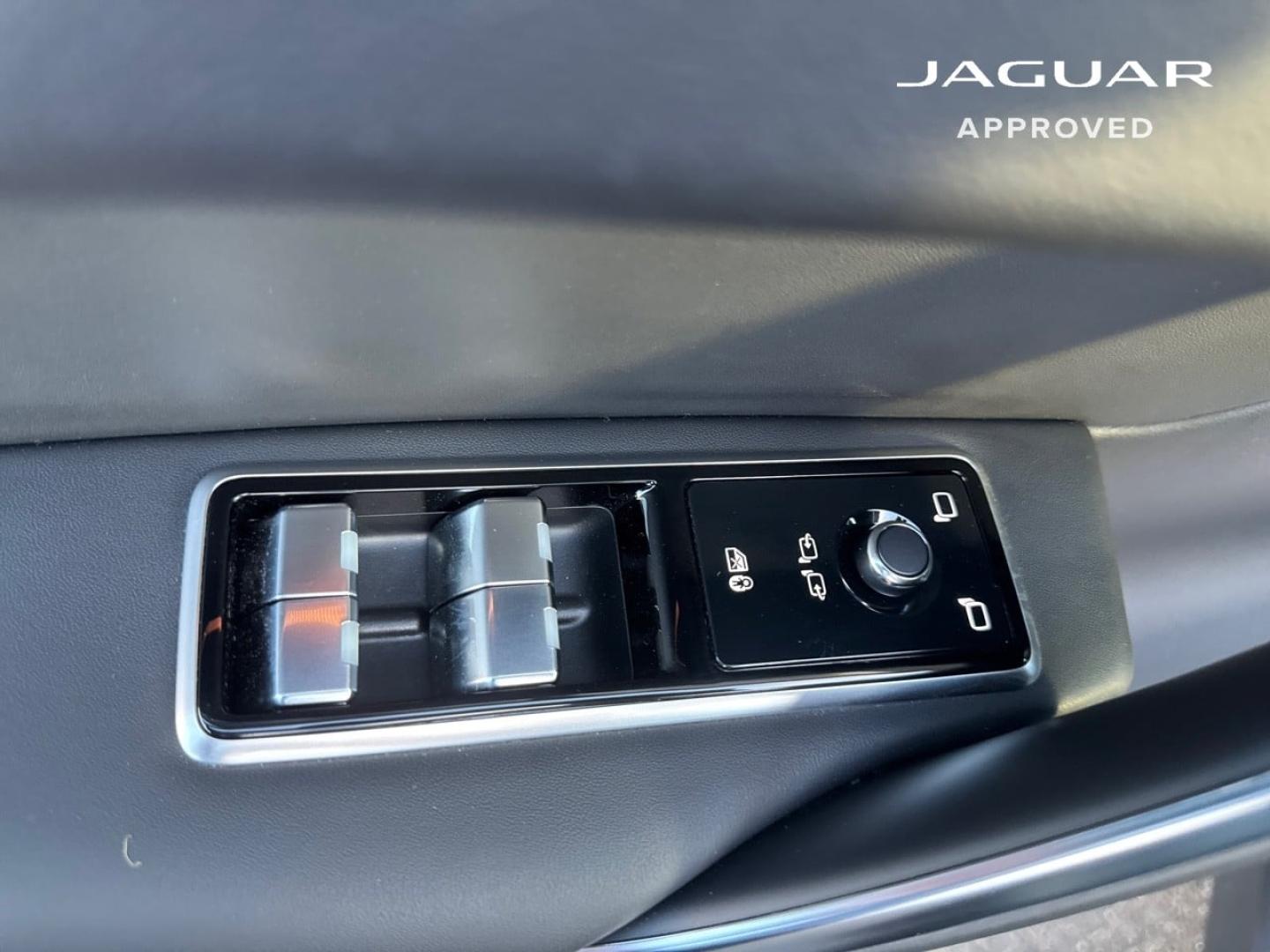 Image JAGUAR F-Pace P400e Plug-in-Hybrid R-Dynamic HSE BVA8 AWD
