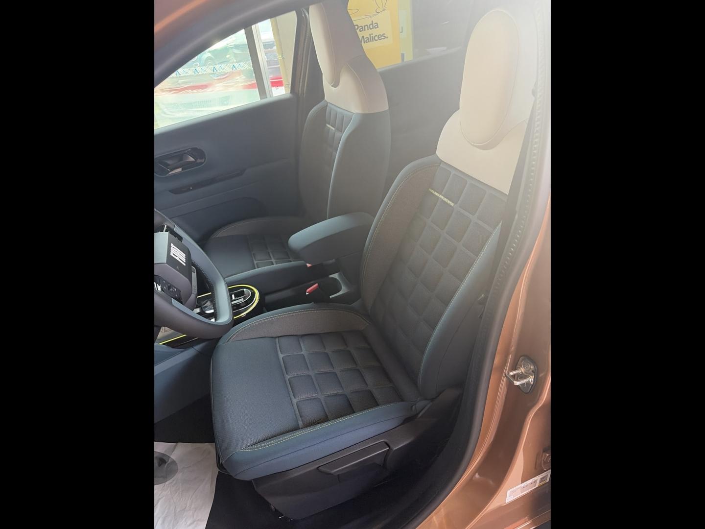 Image FIAT Grande Panda 1.2 Hybrid Turbo 110ch La Prima eDCT6