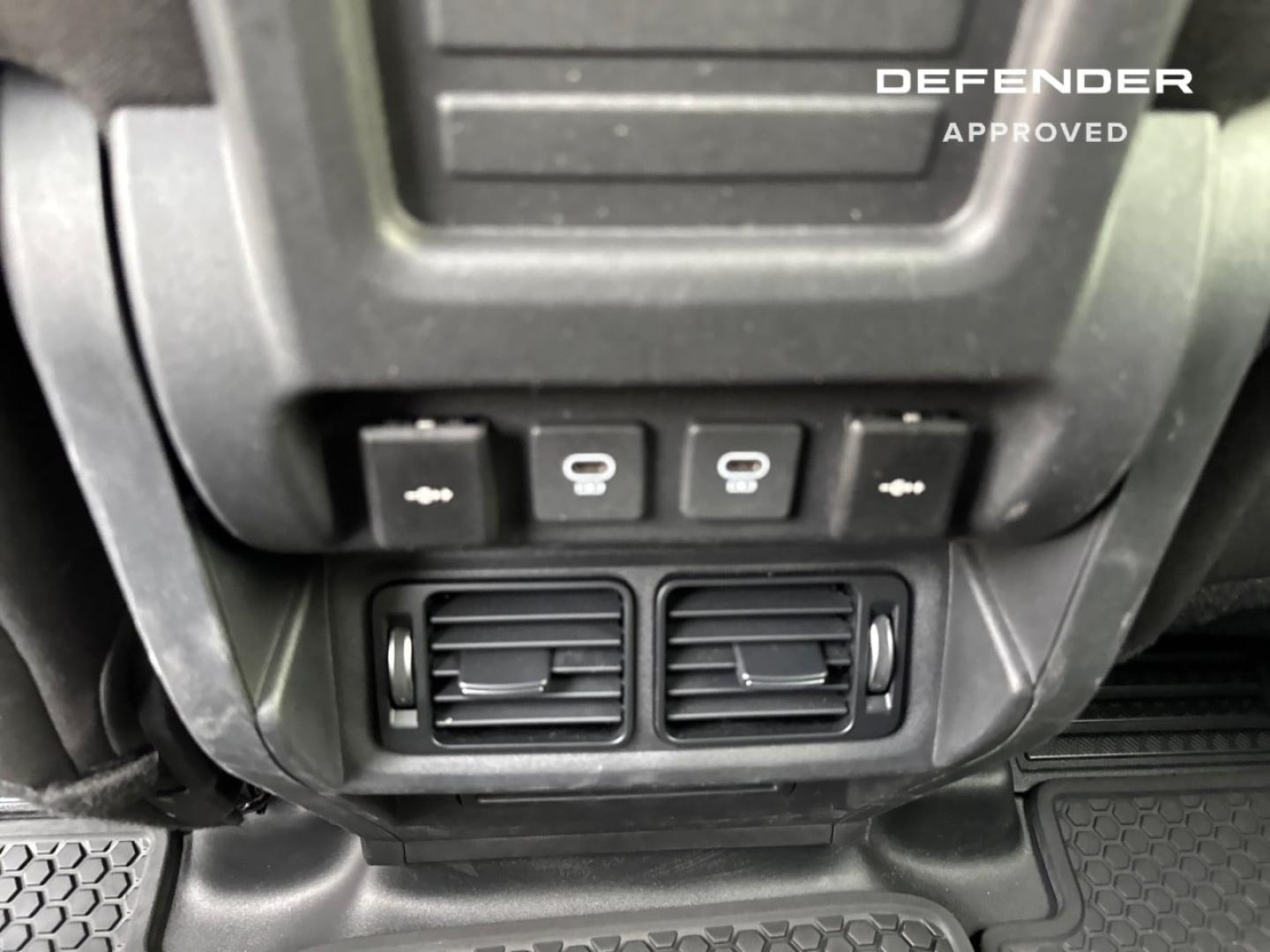Image LAND-ROVER Defender 110 2.0 P300e S