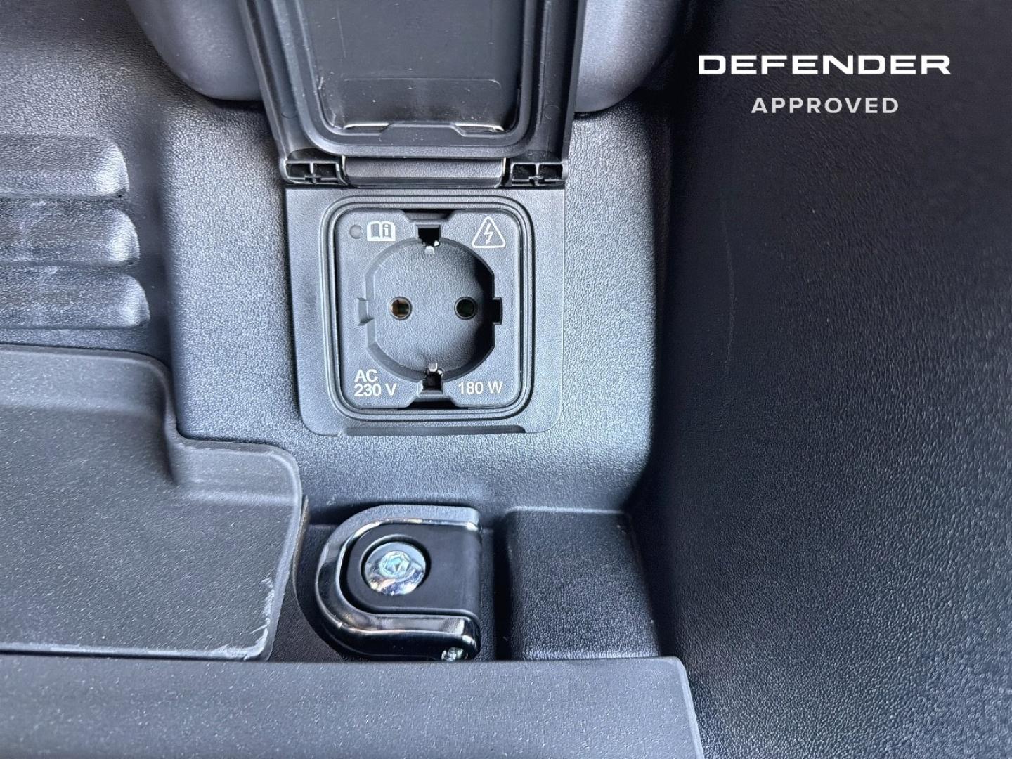 Image LAND-ROVER Defender 90 3.0 D250 Hard Top X-Dynamic SE