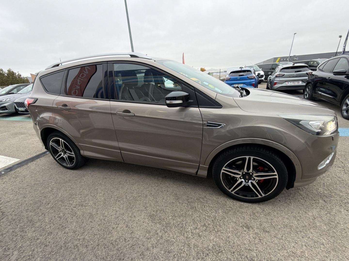 Image FORD Kuga 2.0 TDCi 180 ch ST-Line Black & Silver 4x4 Powershift