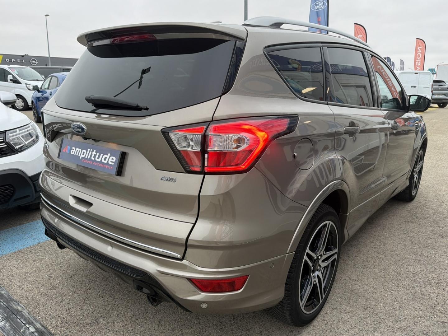 Image FORD Kuga 2.0 TDCi 180 ch ST-Line Black & Silver 4x4 Powershift