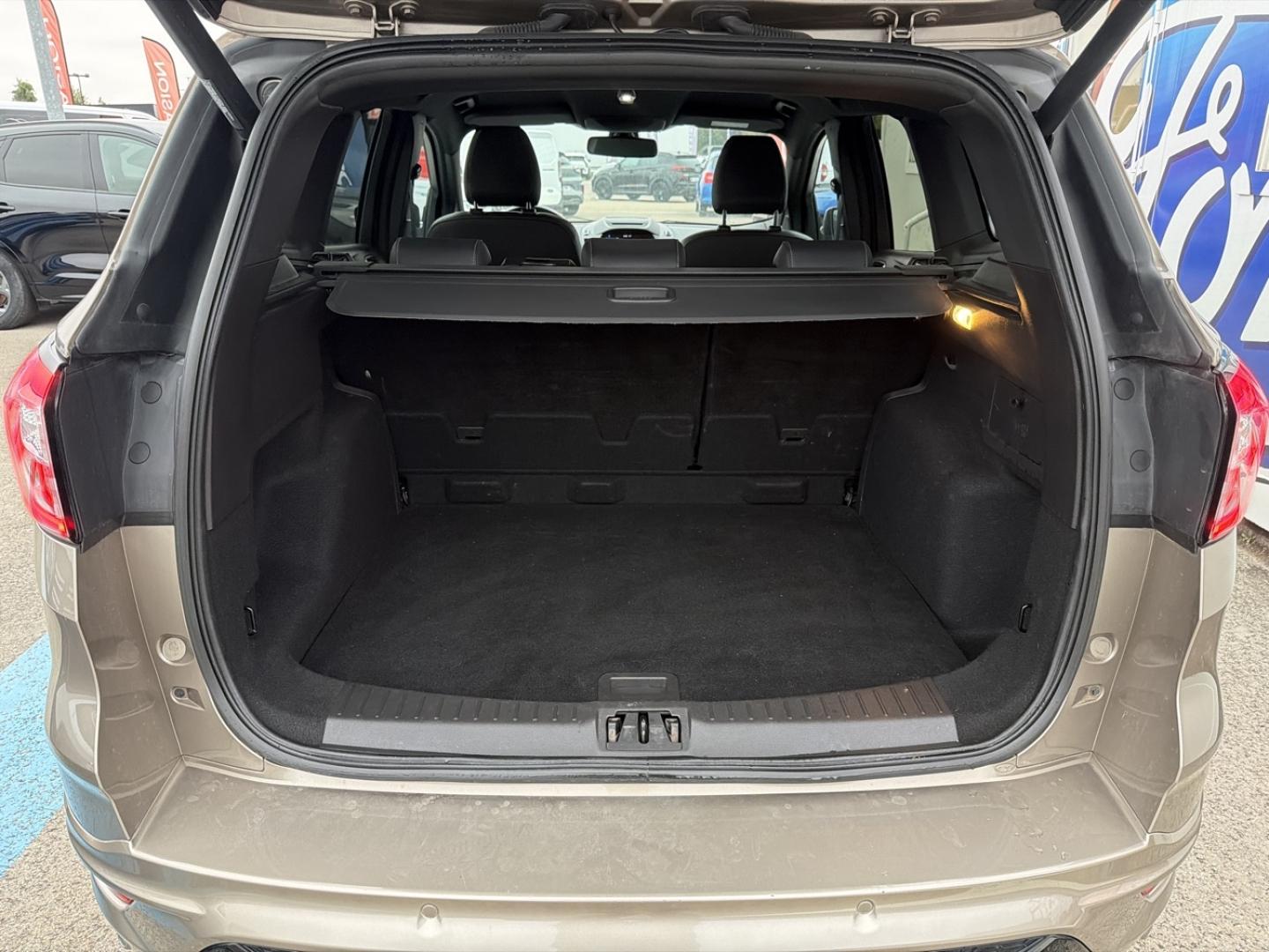 Image FORD Kuga 2.0 TDCi 180 ch ST-Line Black & Silver 4x4 Powershift