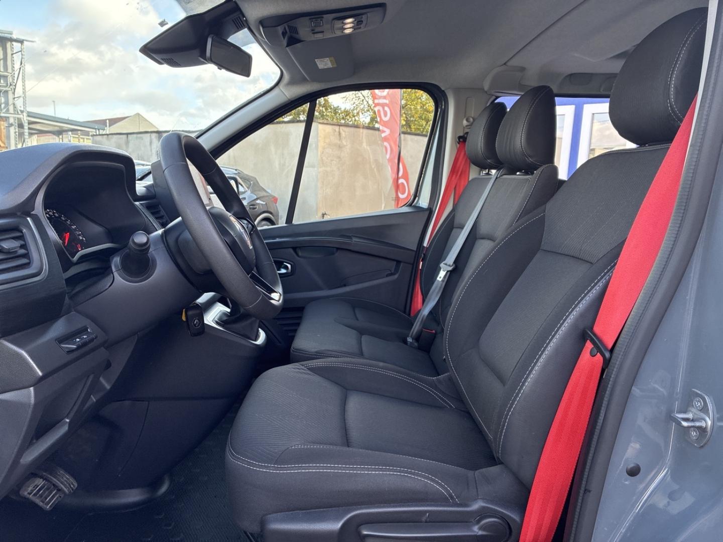 Image RENAULT Trafic Combi L2 2.0 Blue dCi 150ch S&S Zen EDC 8 places E6E