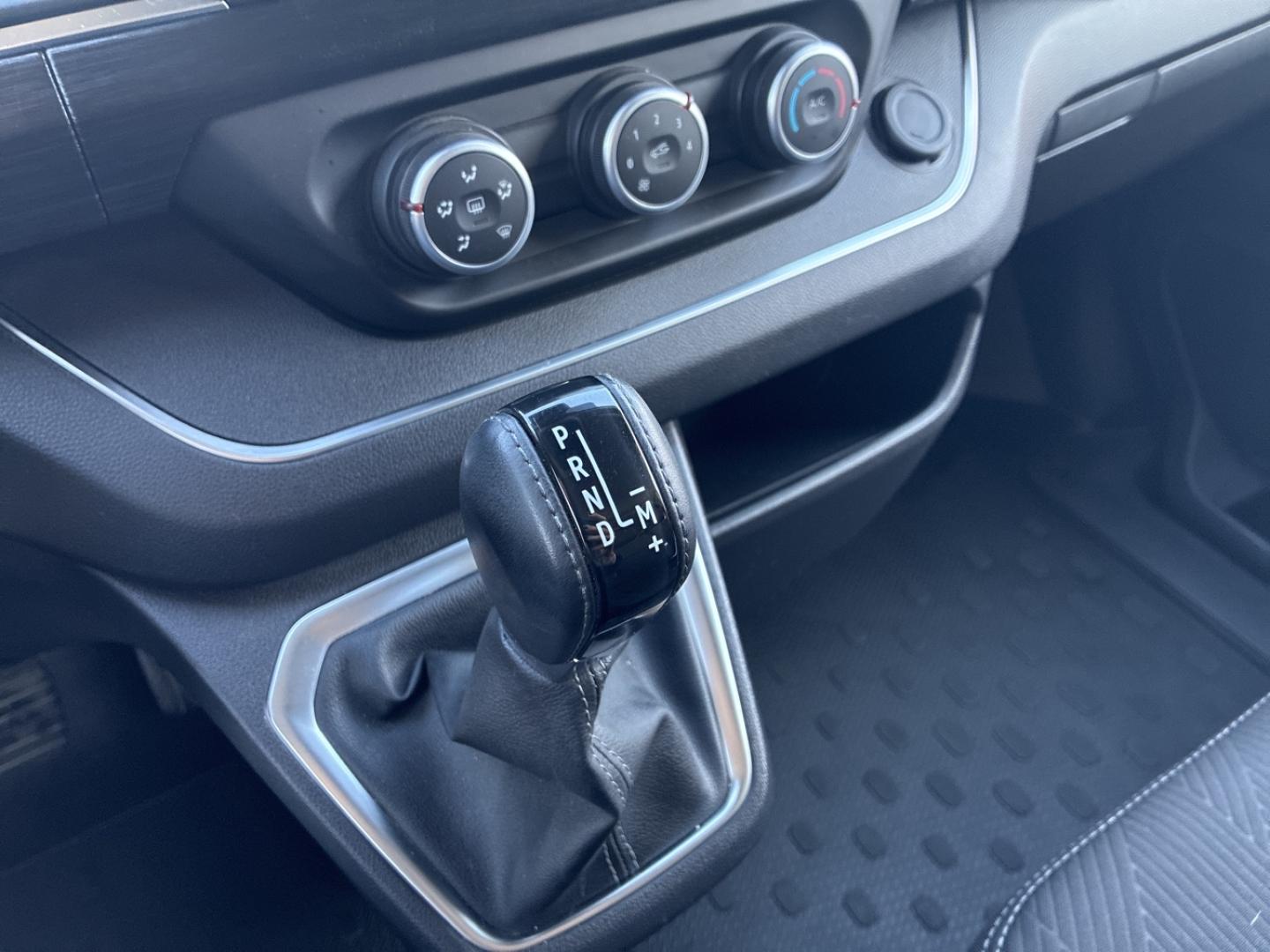 Image RENAULT Trafic Combi L2 2.0 Blue dCi 150ch S&S Zen EDC 8 places E6E