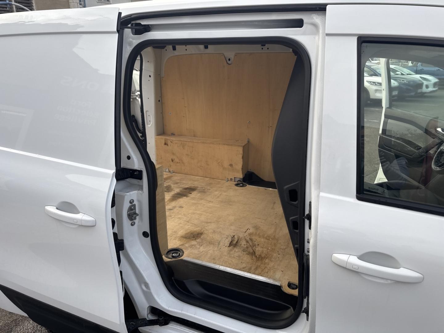 Image RENAULT Kangoo Van L1 1.5 Blue dCi 115ch Extra EDC7 - 22