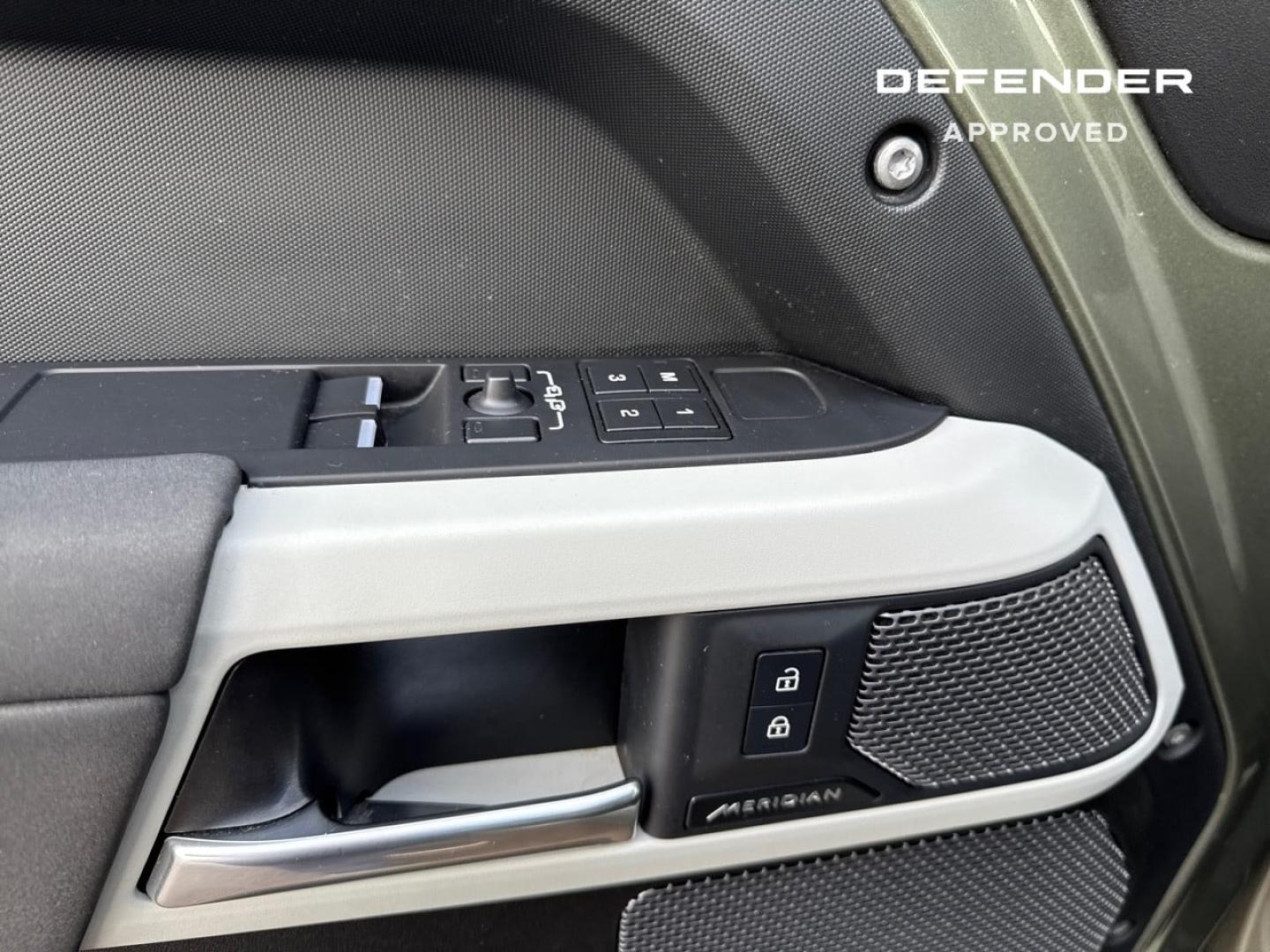 Image LAND-ROVER Defender 110 3.0 D250 Hard Top S