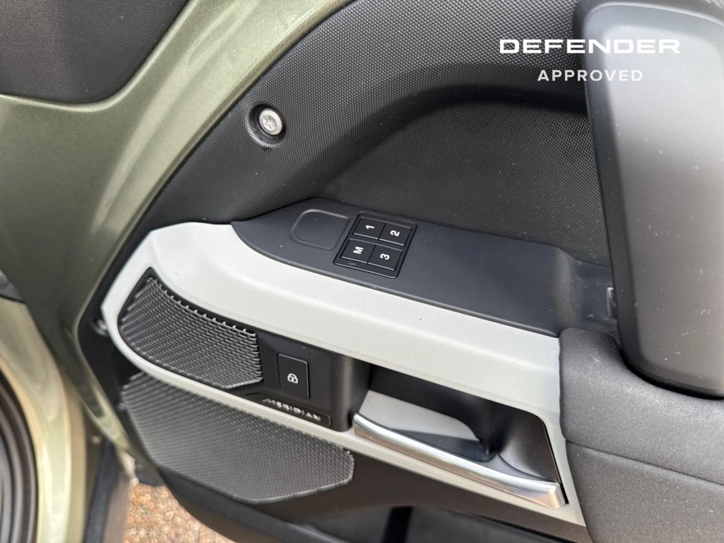 Image LAND-ROVER Defender 110 3.0 D250 Hard Top S