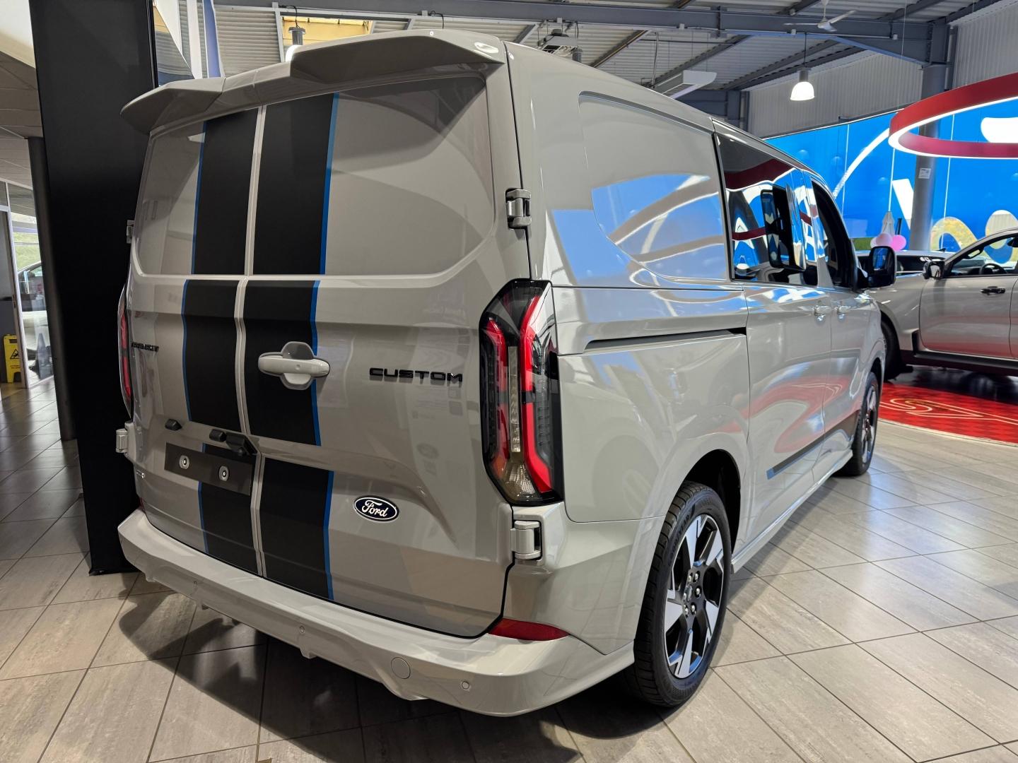 Image FORD Transit Custom Fg 320 L1H1 2.5 Duratec 232ch Hybride recheargeable Cabine Approfondie Sport CVT