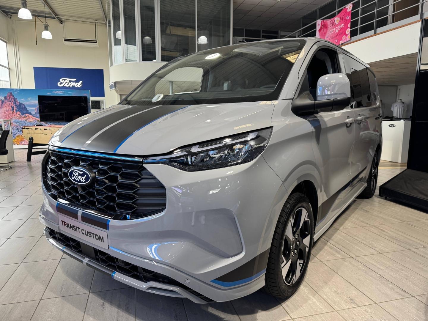 Photo FORD Transit Custom Fg 320 L1H1 2.5 Duratec 232ch Hybride recheargeable Cabine Approfondie Sport CVT