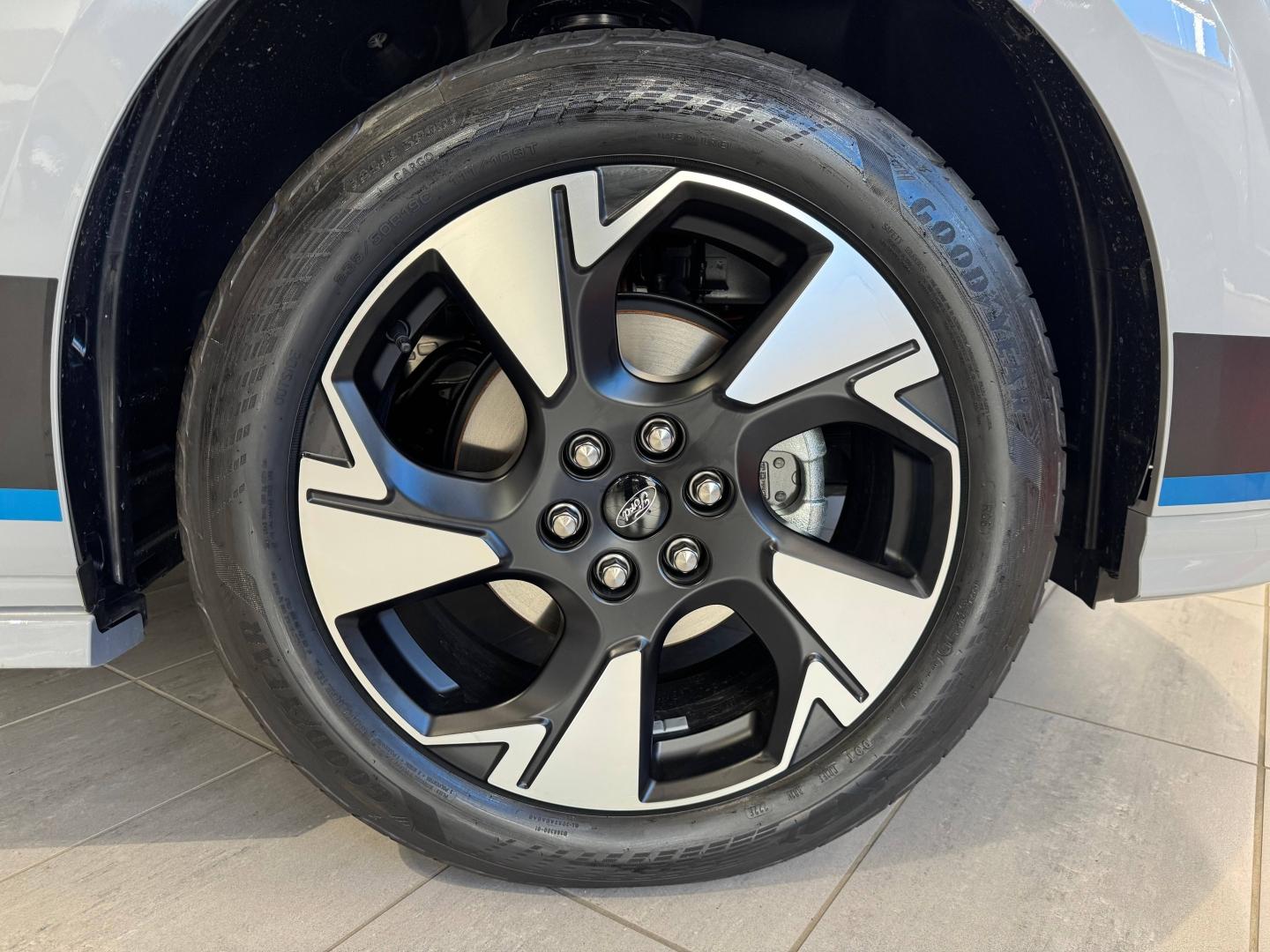 Image FORD Transit Custom Fg 320 L1H1 2.5 Duratec 232ch Hybride recheargeable Cabine Approfondie Sport CVT