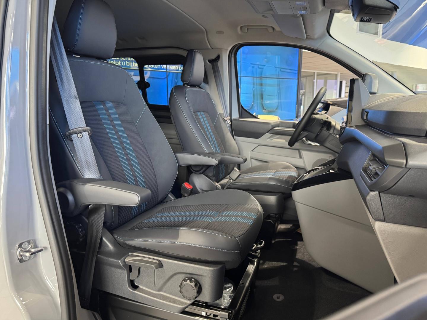 Image FORD Transit Custom Fg 320 L1H1 2.5 Duratec 232ch Hybride recheargeable Cabine Approfondie Sport CVT