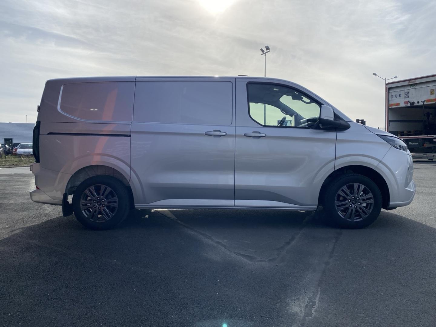 Image FORD Transit Custom Fg 320 L1H1 2.5 Duratec 232ch Hybride rechargeable Limited CVT