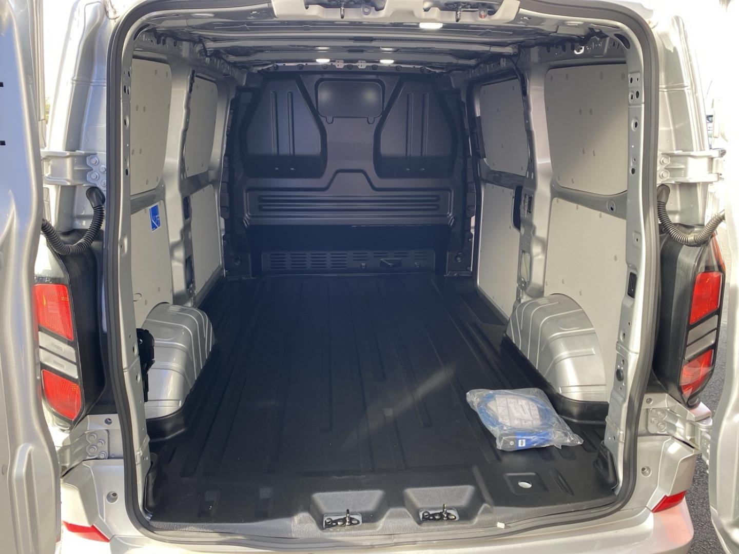 Image FORD Transit Custom Fg 320 L1H1 2.5 Duratec 232ch Hybride rechargeable Limited CVT