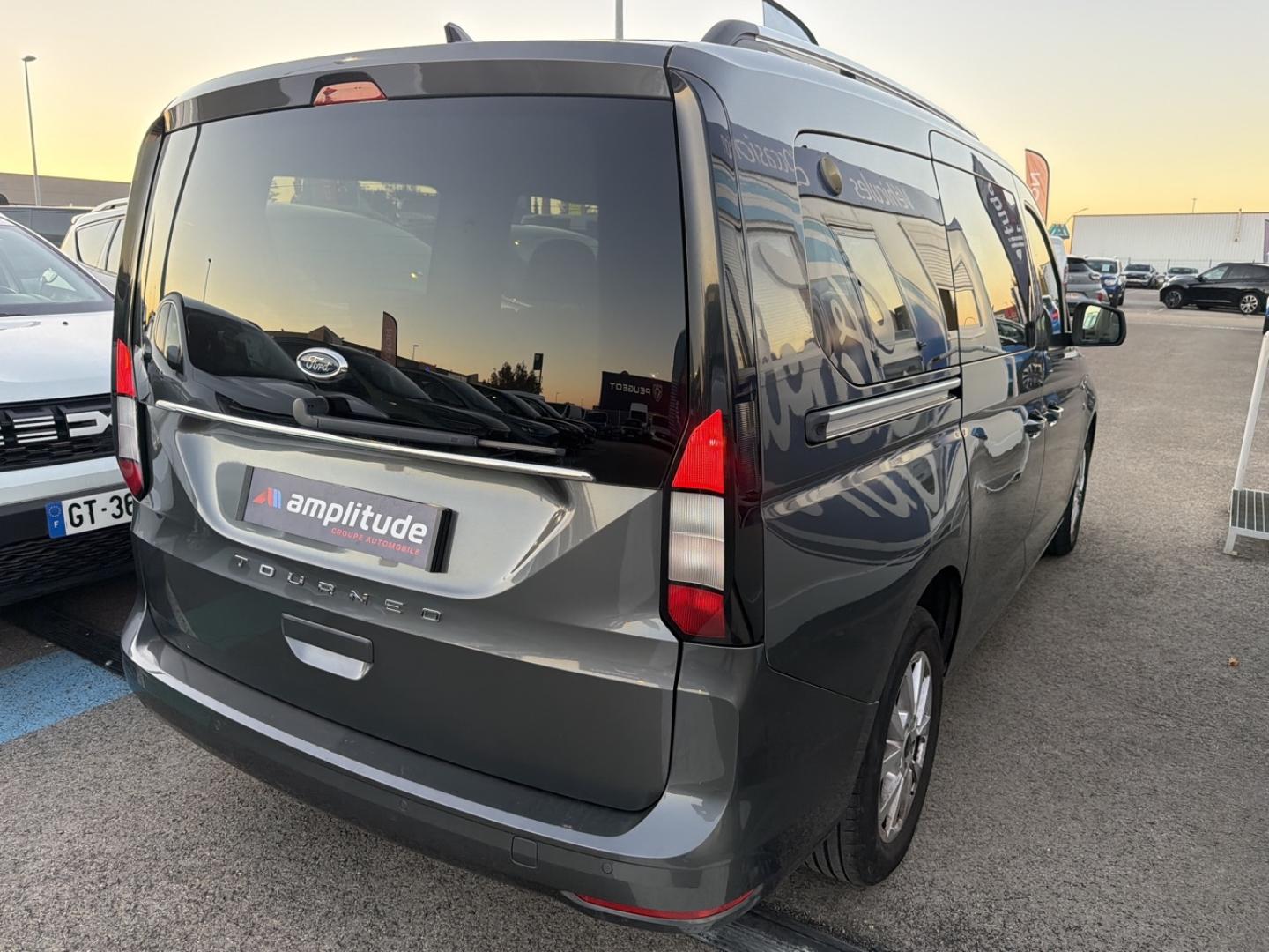 Image FORD Grd Tourneo Connect 2.0 EcoBlue 102 ch Titanium