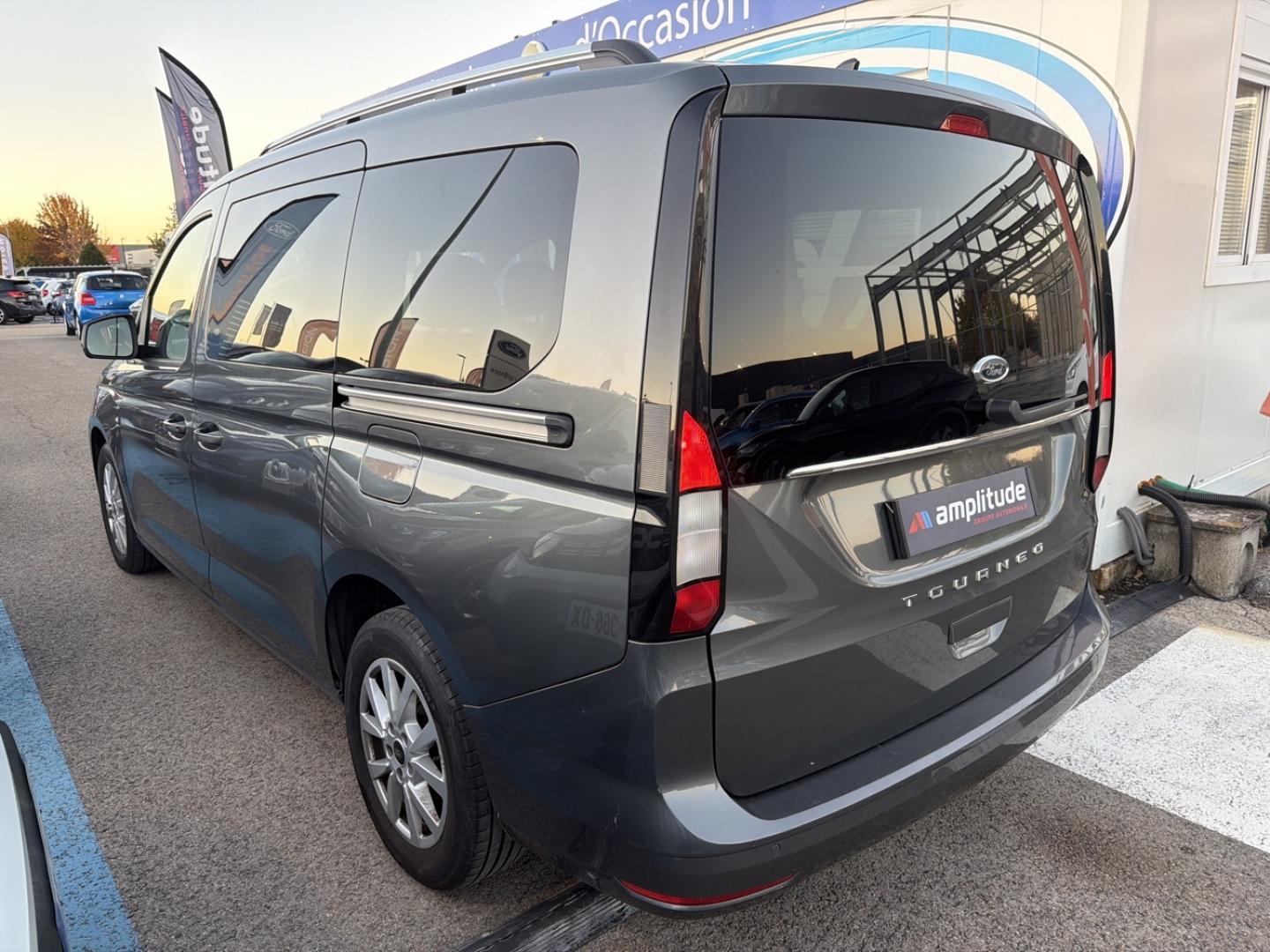 Image FORD Grd Tourneo Connect 2.0 EcoBlue 102 ch Titanium